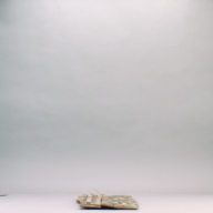 幅：26 (cm)×奥行：82 (cm)×高さ：1.1 (cm)／869 (g)，撮影・計測日：2002-10-01