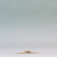 幅：11 (cm)×奥行：21 (cm)×高さ：0.9 (cm)／28 (g)，撮影・計測日：2003-10-28