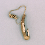 幅：3.2 (cm)×奥行：9.6 (cm)×高さ：1.7 (cm)／13 (g)，撮影・計測日：2002-10-29