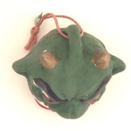 幅：7.6 (cm)×奥行：6.7 (cm)×高さ：7.4 (cm)／109 (g)，撮影・計測日：2001-03-14