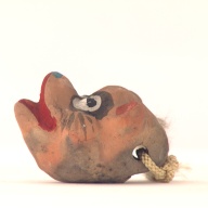 幅：4.0 (cm)×奥行：5.2 (cm)×高さ：3.9 (cm)／27 (g)，撮影・計測日：2001-04-04