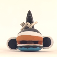 幅：6.6 (cm)×奥行：6.5 (cm)×高さ：6.1 (cm)／64 (g)，撮影・計測日：2001-04-04