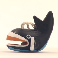 幅：6.6 (cm)×奥行：6.5 (cm)×高さ：6.1 (cm)／64 (g)，撮影・計測日：2001-04-04