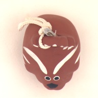 幅：3.9 (cm)×奥行：5.3 (cm)×高さ：5.0 (cm)／37 (g)，撮影・計測日：2001-04-27