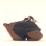 幅：3.8 (cm)×奥行：4.9 (cm)×高さ：3.0 (cm)／21 (g)，撮影・計測日：2001-05-01