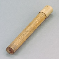 幅：3.5 (cm)×奥行：28 (cm)×高さ：3.4 (cm)／62 (g)，撮影・計測日：2003-08-12