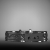 幅：5.3 (cm)×奥行：5.3 (cm)×高さ：1.6 (cm)／13 (g)，撮影・計測日：1994-02-04