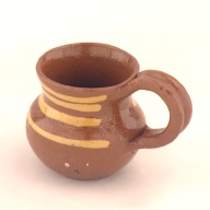 幅：9.8 (cm)×奥行：6.6 (cm)×高さ：7.6 (cm)／109 (g)，撮影・計測日：2001-09-12