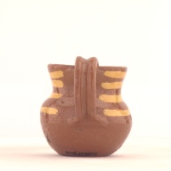 幅：9.8 (cm)×奥行：6.6 (cm)×高さ：7.6 (cm)／109 (g)，撮影・計測日：2001-09-12