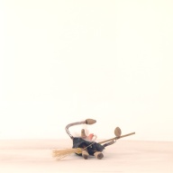 幅：9.0 (cm)×奥行：16 (cm)×高さ：4.6 (cm)／27 (g)，撮影・計測日：2001-09-17