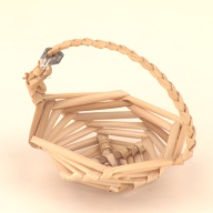 幅：6.5 (cm)×奥行：5.0 (cm)×高さ：5.1 (cm)／4 (g)，撮影・計測日：2001-10-22