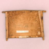 幅：25 (cm)×奥行：17 (cm)×高さ：1.2 (cm)／30 (g)，撮影・計測日：2002-08-13