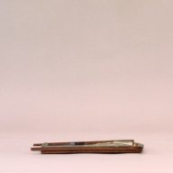 幅：25 (cm)×奥行：17 (cm)×高さ：1.2 (cm)／30 (g)，撮影・計測日：2002-08-13