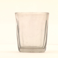 幅：5.7 (cm)×奥行：5.7 (cm)×高さ：6.8 (cm)／99 (g)，撮影・計測日：2001-11-30