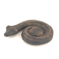 幅：9.9 (cm)×奥行：11 (cm)×高さ：2.2 (cm)／8 (g)，撮影・計測日：2001-12-05