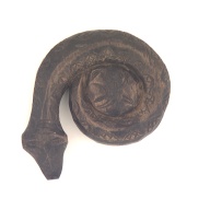 幅：9.9 (cm)×奥行：11 (cm)×高さ：2.2 (cm)／8 (g)，撮影・計測日：2001-12-05