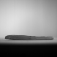 幅：7.9 (cm)×奥行：7.9 (cm)×高さ：0.6 (cm)／34 (g)，撮影・計測日：1994-03-01