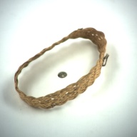 幅：6.4 (cm)×奥行：11 (cm)×高さ：2.2 (cm)／2 (g)，撮影・計測日：1994-03-02