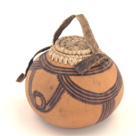 幅：11 (cm)×奥行：11 (cm)×高さ：13 (cm)／4 (g)，撮影・計測日：2001-12-14