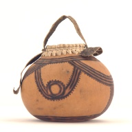 幅：11 (cm)×奥行：11 (cm)×高さ：13 (cm)／4 (g)，撮影・計測日：2001-12-14