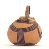 幅：11 (cm)×奥行：11 (cm)×高さ：13 (cm)／4 (g)，撮影・計測日：2001-12-14