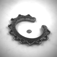 幅：7.6 (cm)×奥行：6.2 (cm)×高さ：0.7 (cm)／83 (g)，撮影・計測日：1994-03-07