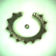 幅：7.6 (cm)×奥行：6.2 (cm)×高さ：0.7 (cm)／83 (g)，撮影・計測日：1994-03-07