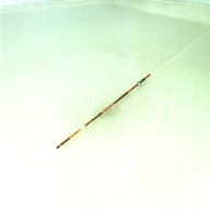 幅：1.0 (cm)×奥行：57 (cm)×高さ：1.3 (cm)／13 (g)，撮影・計測日：1990-09-04