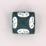 幅：16 (cm)×奥行：15 (cm)×高さ：11 (cm)／72 (g)，撮影・計測日：2005-09-14