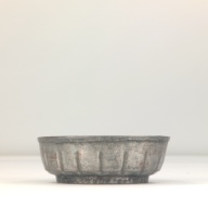 幅：19 (cm)×奥行：19 (cm)×高さ：7.3 (cm)／369 (g)，撮影・計測日：1996-06-11