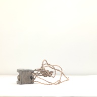 幅：17 (cm)×奥行：6.1 (cm)×高さ：5.1 (cm)／253 (g)，撮影・計測日：1996-11-08