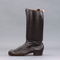 幅：13 (cm)×奥行：30 (cm)×高さ：40 (cm)／1.29 (kg)，撮影・計測日：2004-03-08