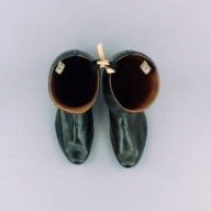 幅：13 (cm)×奥行：30 (cm)×高さ：40 (cm)／1.29 (kg)，撮影・計測日：2004-03-08