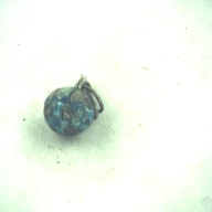 幅：1.3 (cm)×奥行：2.1 (cm)×高さ：1.3 (cm)／2 (g)，撮影・計測日：1996-12-27