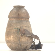 幅：18 (cm)×奥行：16 (cm)×高さ：26 (cm)／609 (g)，撮影・計測日：1996-12-13