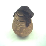 幅：9.4 (cm)×奥行：8.9 (cm)×高さ：14 (cm)／84 (g)，撮影・計測日：1997-01-06