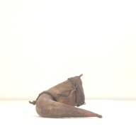 幅：18 (cm)×奥行：25 (cm)×高さ：11 (cm)／243 (g)，撮影・計測日：1996-12-26