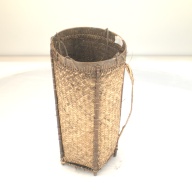 幅：32 (cm)×奥行：30 (cm)×高さ：66 (cm)／970 (g)，撮影・計測日：1997-02-13