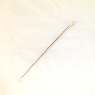 幅：0.6 (cm)×奥行：25 (cm)×高さ：0.7 (cm)／3 (g)，撮影・計測日：1997-03-05