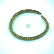 幅：7.4 (cm)×奥行：7.2 (cm)×高さ：0.6 (cm)／32 (g)，撮影・計測日：1997-02-27