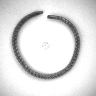 幅：7.4 (cm)×奥行：7.2 (cm)×高さ：0.6 (cm)／32 (g)，撮影・計測日：1997-02-27