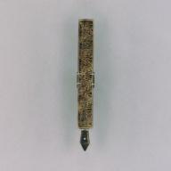 幅：3.2 (cm)×奥行：28 (cm)×高さ：1.3 (cm)／110 (g)，撮影・計測日：2003-01-31