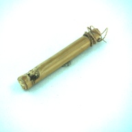 幅：1.1 (cm)×奥行：7.5 (cm)×高さ：0.9 (cm)／4 (g)，撮影・計測日：1997-04-02