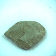 幅：5.7 (cm)×奥行：6.4 (cm)×高さ：0.9 (cm)／51 (g)，撮影・計測日：1997-05-28