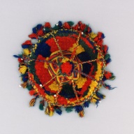 幅：61 (cm)×奥行：57 (cm)×高さ：21 (cm)／706 (g)，撮影・計測日：2004-03-16