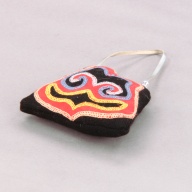 幅：11 (cm)×奥行：17 (cm)×高さ：3.8 (cm)／33 (g)，撮影・計測日：2005-07-05