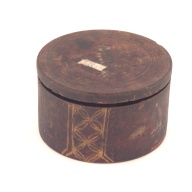 幅：12 (cm)×奥行：12 (cm)×高さ：7.9 (cm)，撮影・計測日：1998-11-06