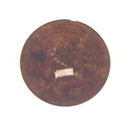 幅：12 (cm)×奥行：12 (cm)×高さ：7.9 (cm)，撮影・計測日：1998-11-06