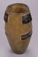 幅：19 (cm)×奥行：18 (cm)×高さ：3.4 (cm)／1.59 (kg)，撮影・計測日：2012-09-18