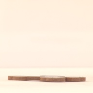 幅：5.1 (cm)×奥行：6.3 (cm)×高さ：0.3 (cm)／4 (g)，撮影・計測日：2002-08-27